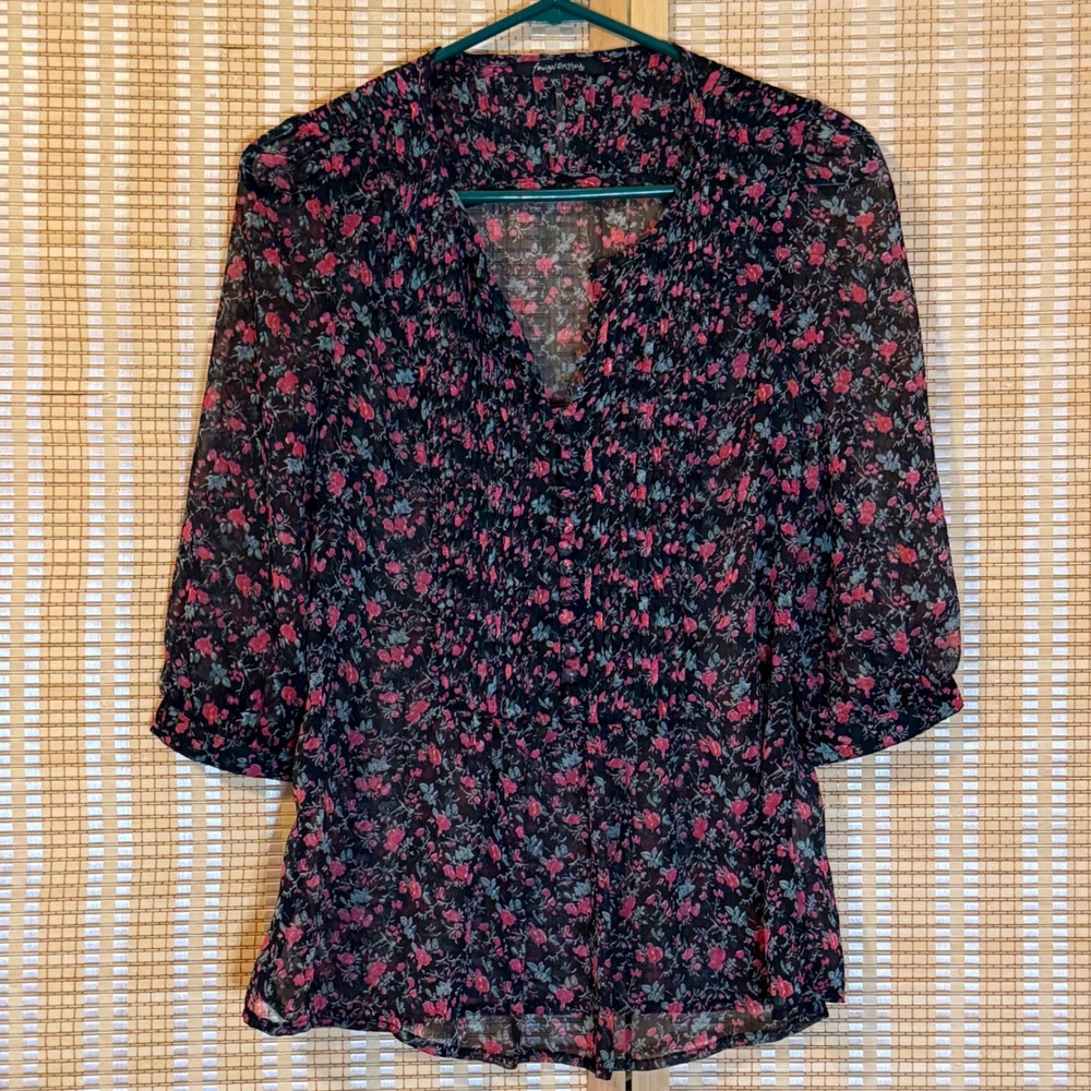 Foreign Exchange Womens XS Floral Sheer Pleated V-Neck Blouse Black Pink WISM282